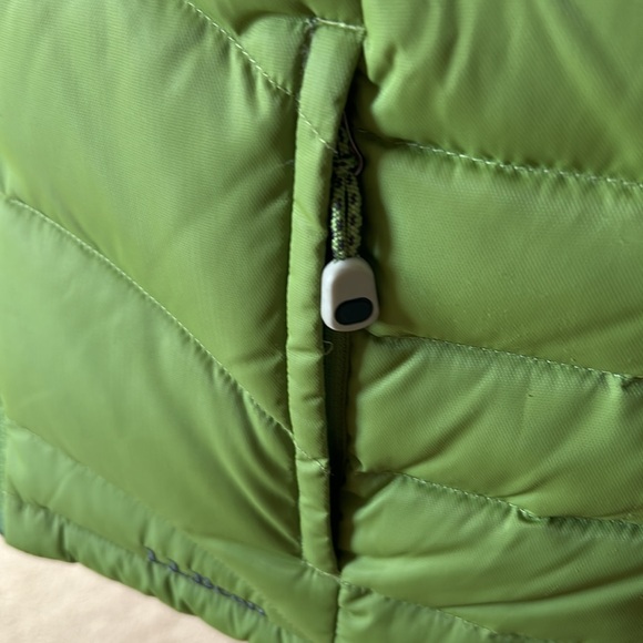 LL Bean women’s Reversible Down Vest, vibrant green and gray, size large - Picture 5 of 5